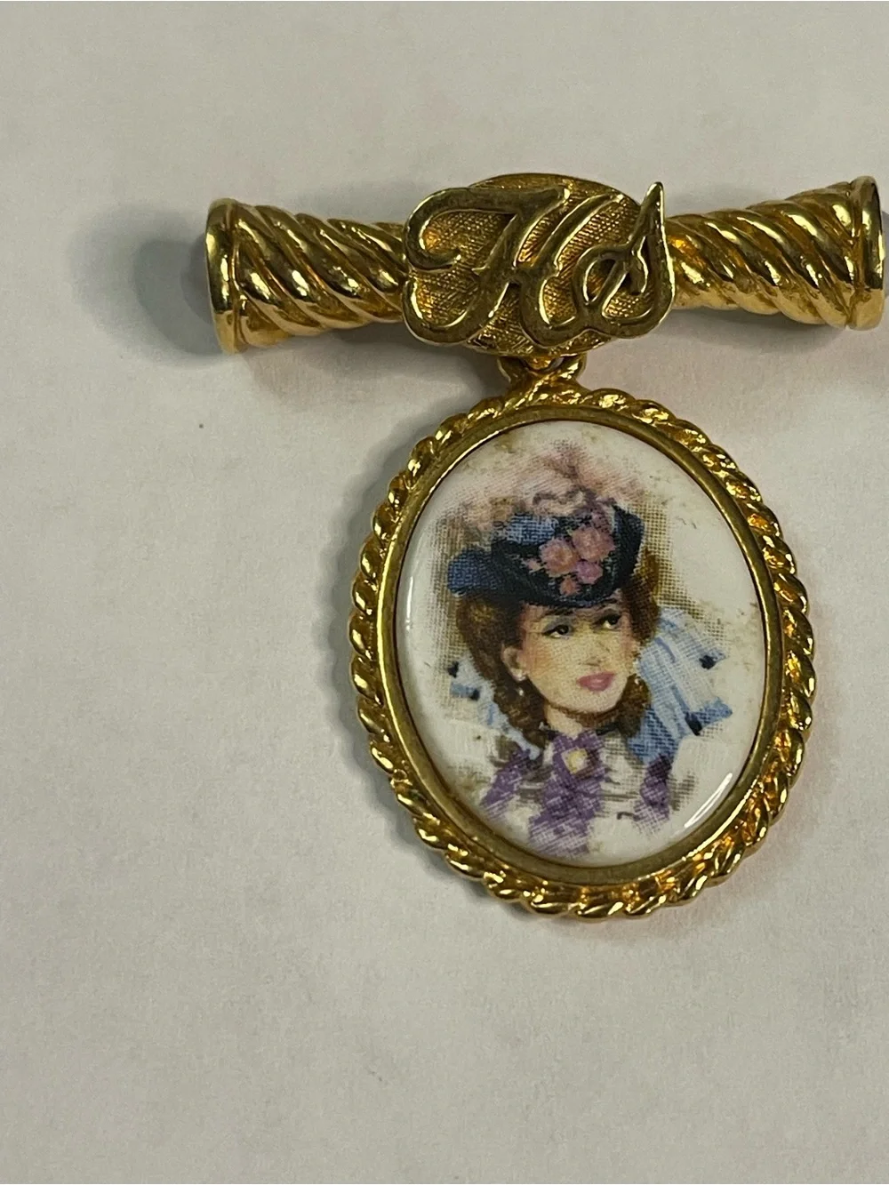 vintage gold-tone Avon President's Club award brooch from 1996-1997